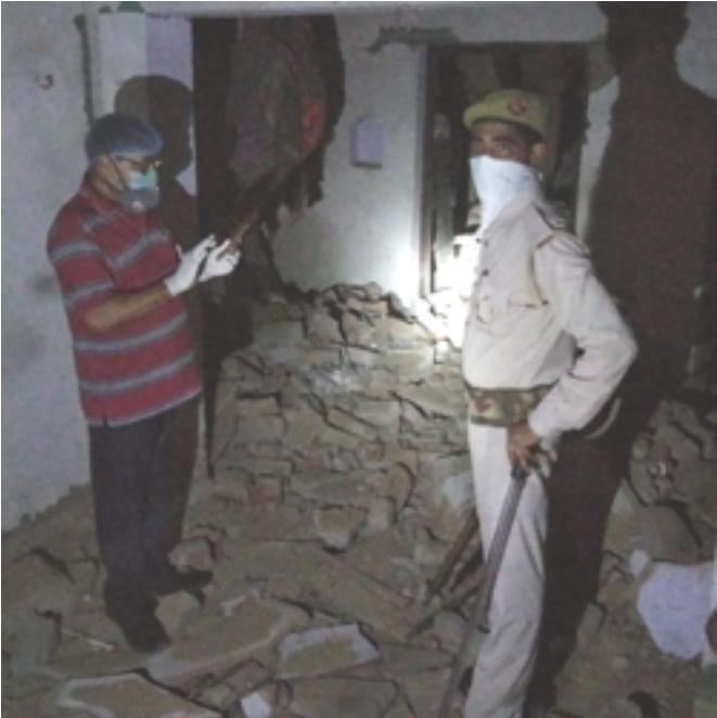 मथुरा गाँव सुरीर में अतिशबाजी बारूद धमाके से दो मंजिला मकान गिरा मौके पर एक कि मौत